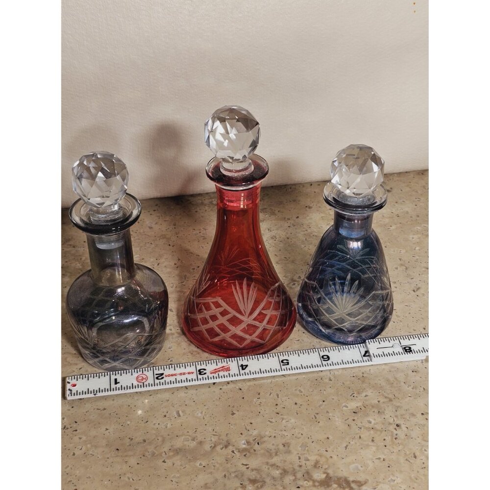 Elegant Glass Decanter Set - Red, Blue, Gray - Picture 8 of 9